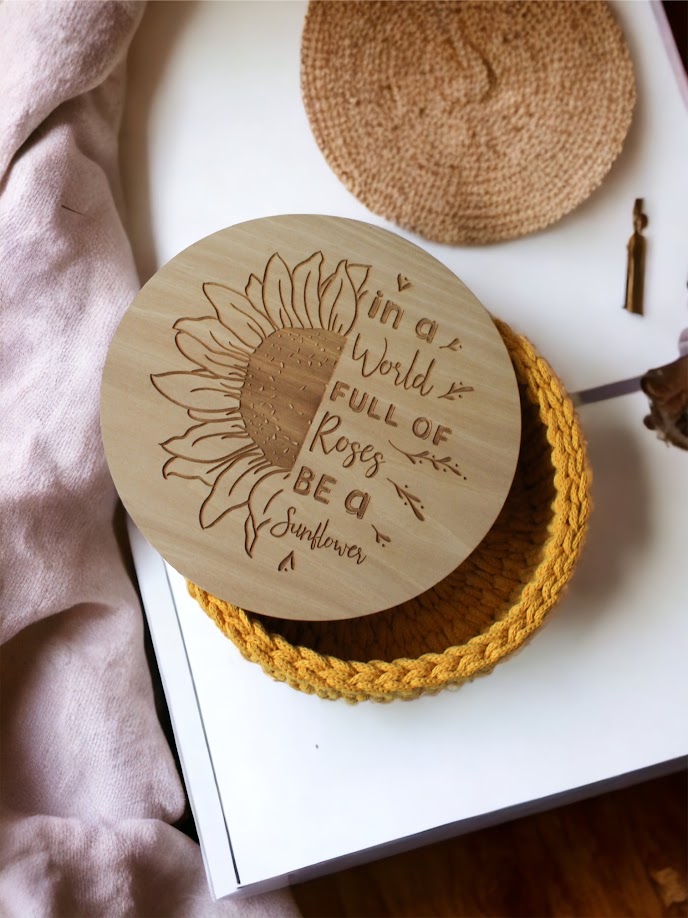 Kvačkana košara Sunflower KVAČKANINE.